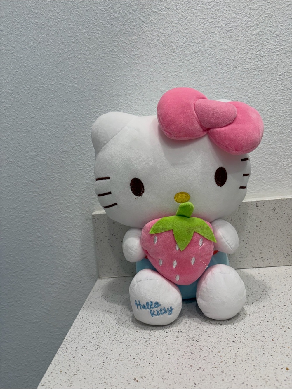 Large Sanrio Hello Kitty Holding Strawberry with Pink bow on head EUC